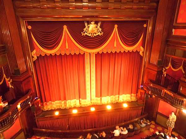 "Pułapka na myszy" jest wystawiana w St Martin's Theatre na West Endzie w Londynie.