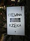 Mini okładka Ciemnej rzeki Arnaldura Indridasona.