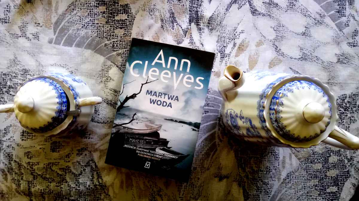 Okładka Martwej wody Ann Cleeves.