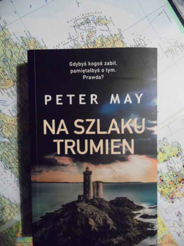 Okładka Na szlaku trumien Petera Maya.