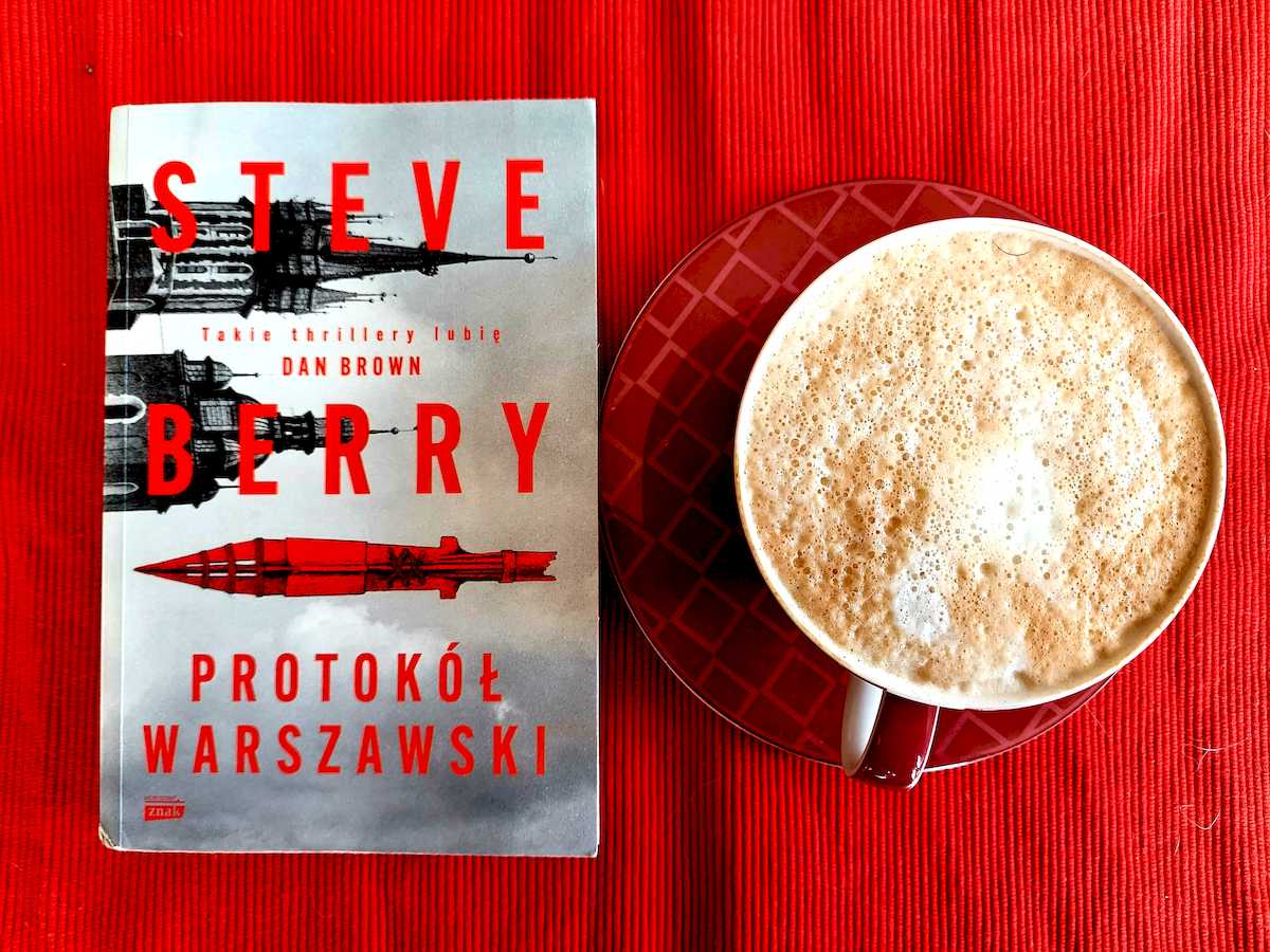 Okładka Protokołu Warszawskiego Steve'a Berry'ego.