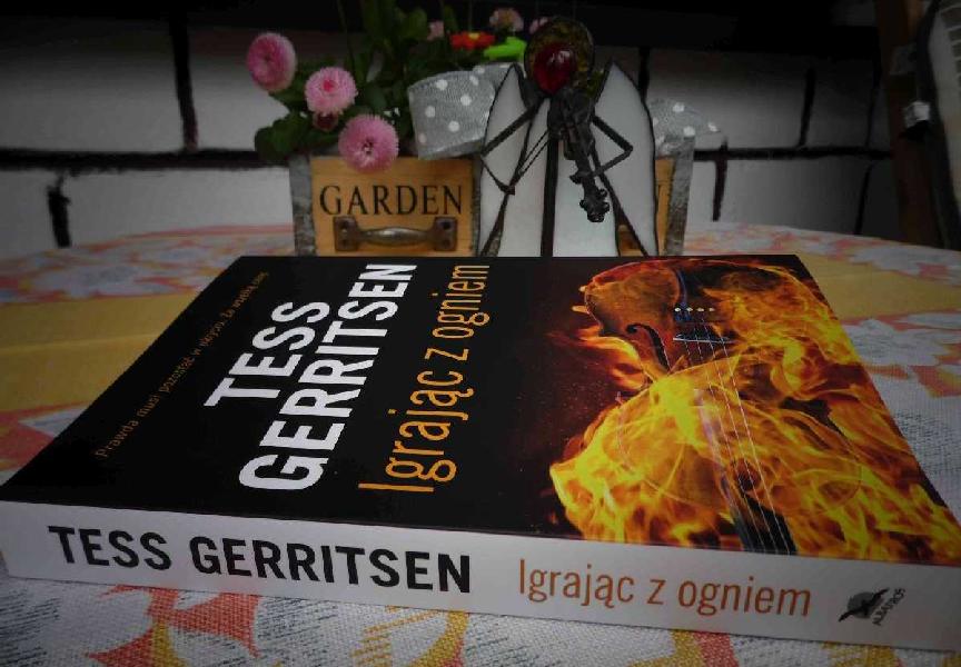 Tess Gerritsen, "Igrając z ogniem"/fot.Marta Matyszczak.